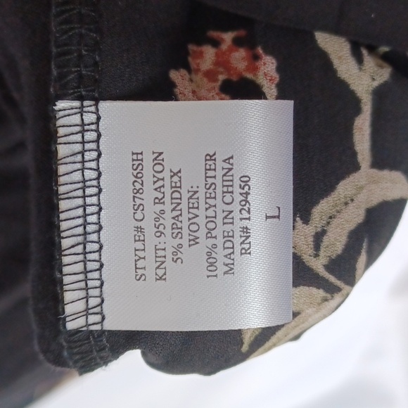 Como Vintage Oversize Black Tee with Pleated Floral Back - Picture 7 of 8